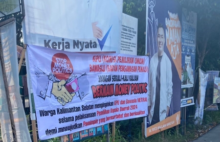 Baliho Imbauan KPU-Bawaslu Harus Netral hingga Larangan Politik Uang Bertebaran di Banjarbaru