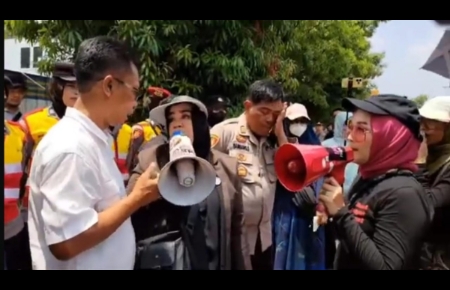 Demo ARM di Colomadu Panen Kritikan Netizen : Bohirnya Siapa Ini?!