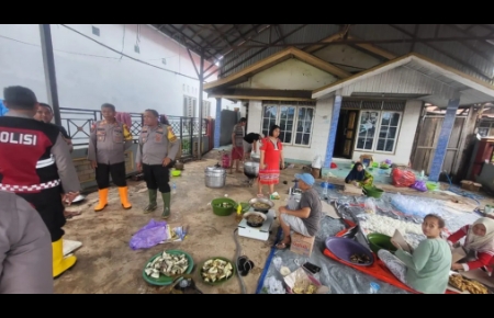 Polres Tala beri bantuan kepada warga yang terdampak Banjir