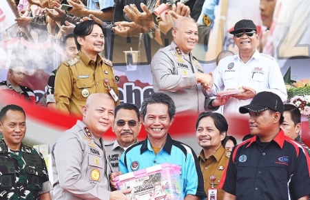 Peringati Hari Buruh Internasional, Polda Kalsel Gelar Bakti Sosial Dan Bakti Kesehatan