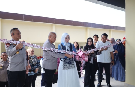Kapolda Kalsel resmikan kantin Bhayangkari Pratisara Wirya